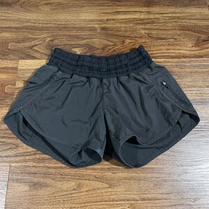 Lululemon Tracker Short 4 Way Stretch Black Women's Size 6 SLIGHT FADING Gym Run